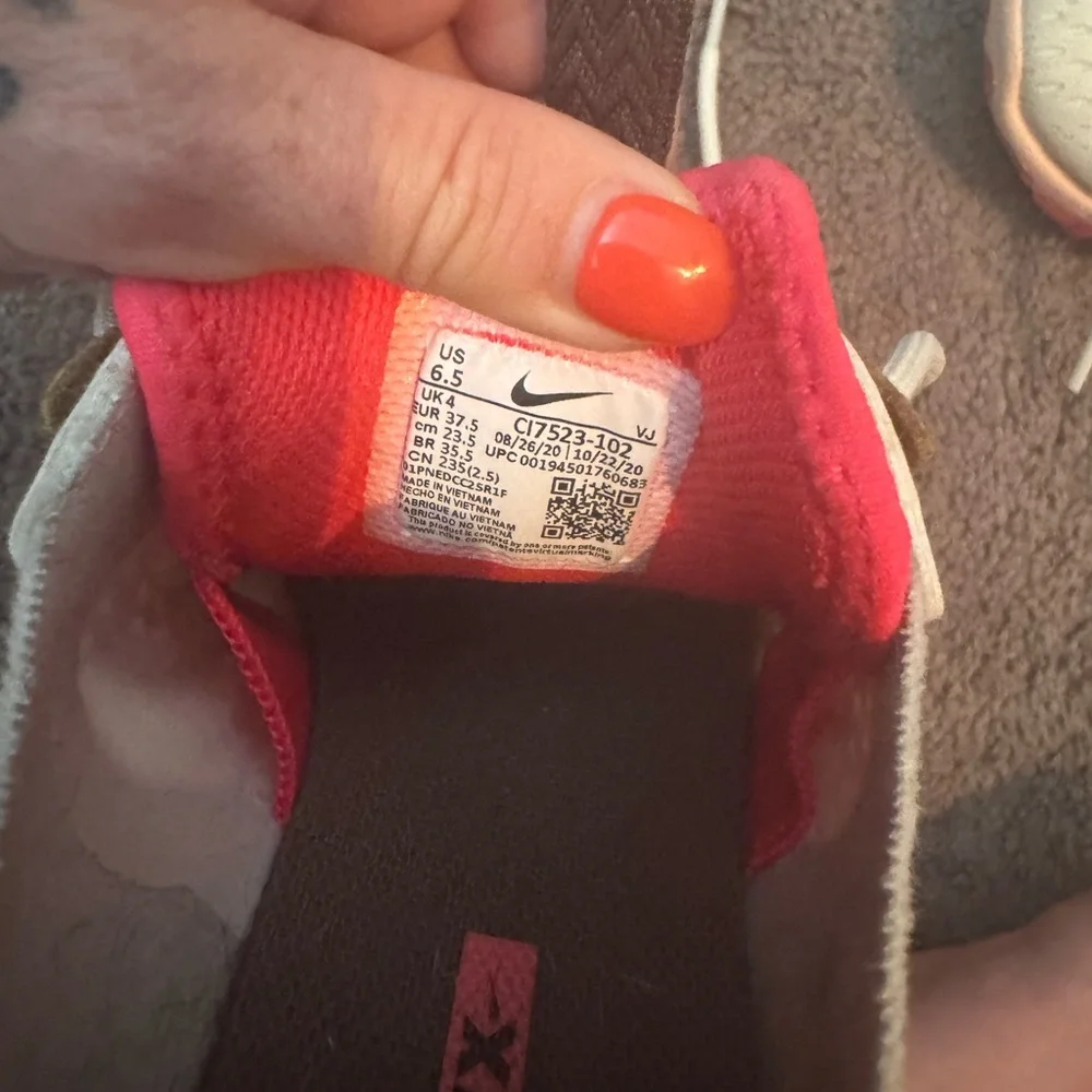 Nike Women’s Sneakers - Picture 9 of 11